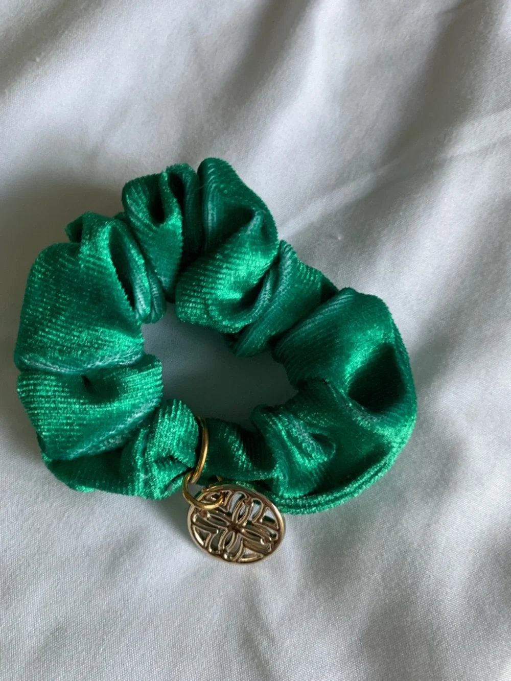 Lilly Pulitzer set of 3 scrunchies with gold charm NWOT